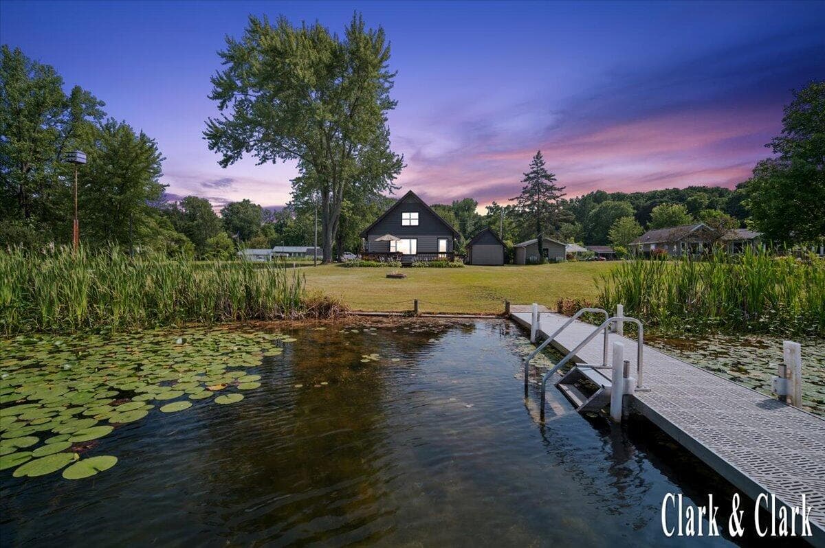 3050 Thorpe Delton MI 49046