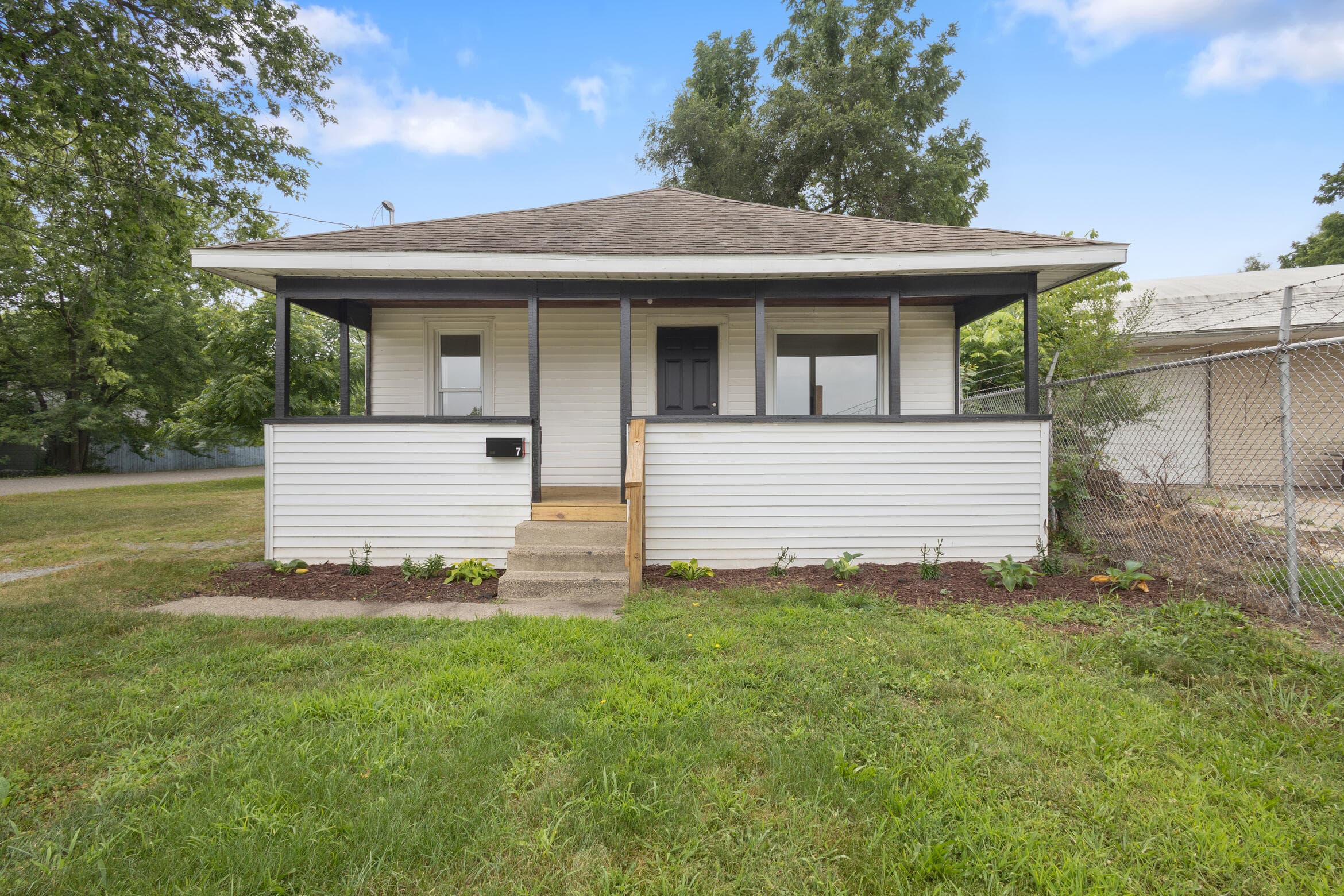 7 Avenue B Battle Creek MI 49037