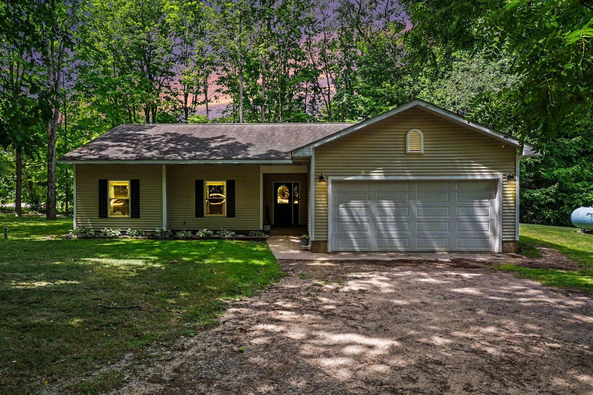 11482 Schultz Delton MI 49046