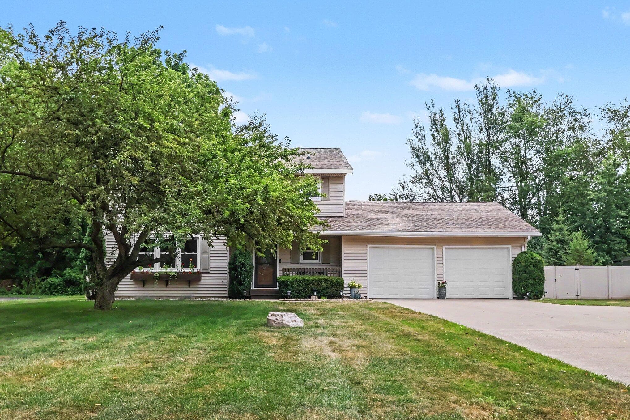 Primary property photo