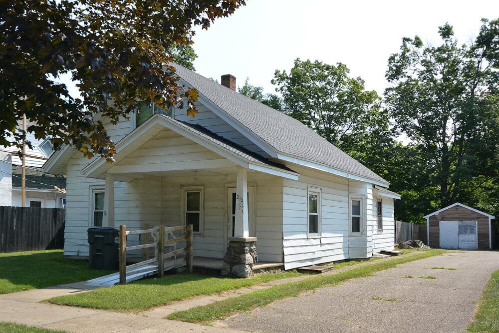 212 Brown Paw Paw MI 49079