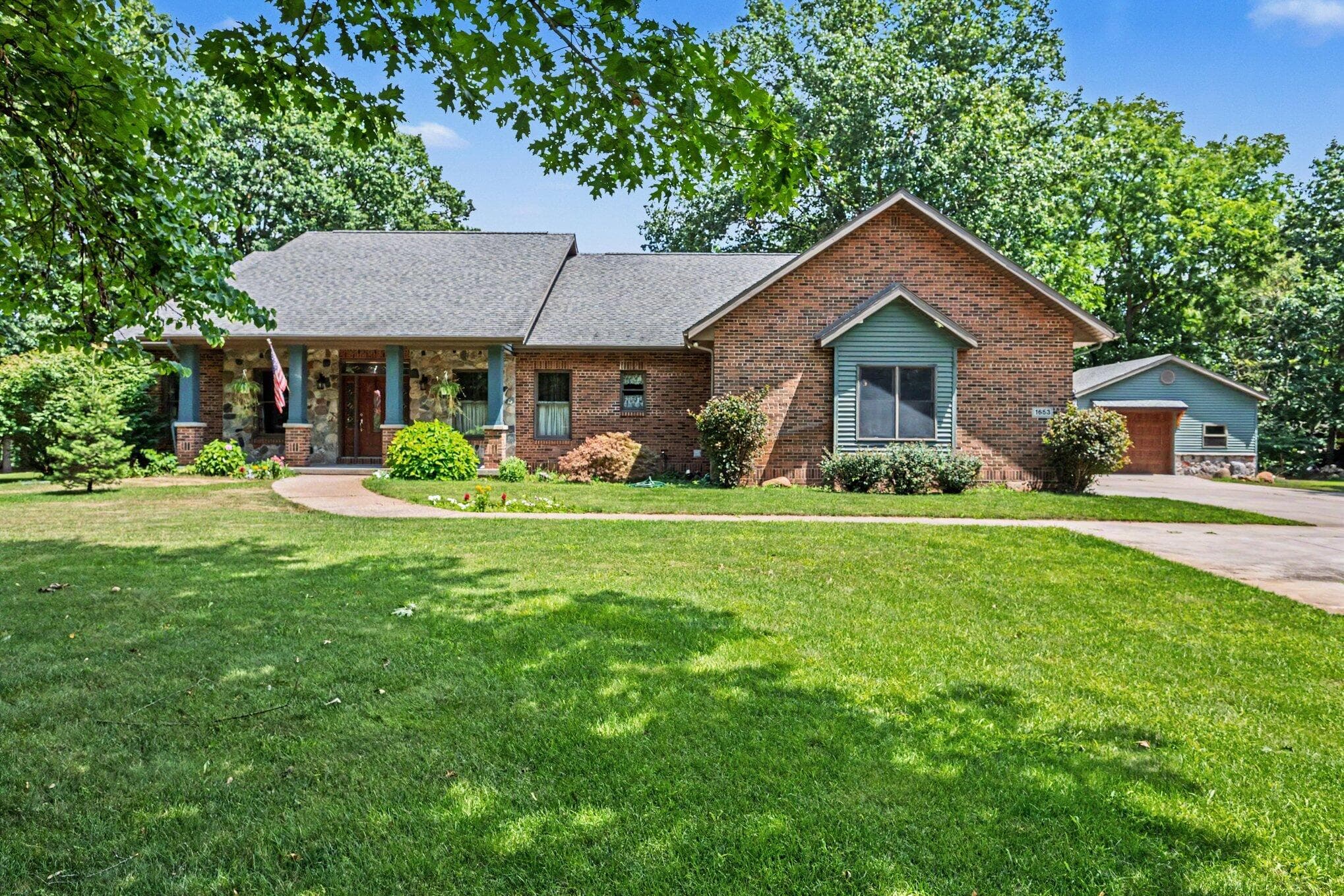 1653 Fairview Allegan MI 49010