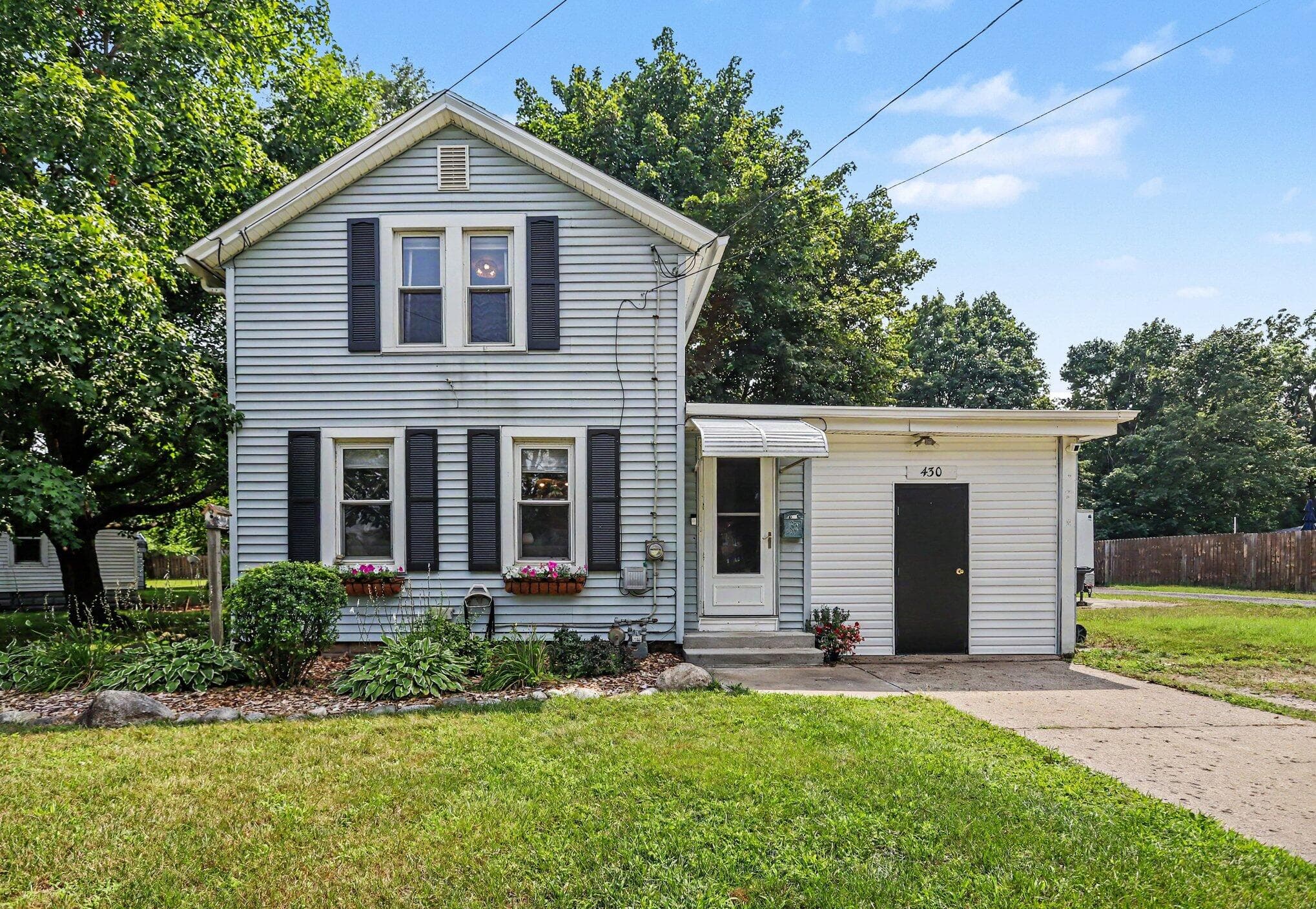 Primary property photo