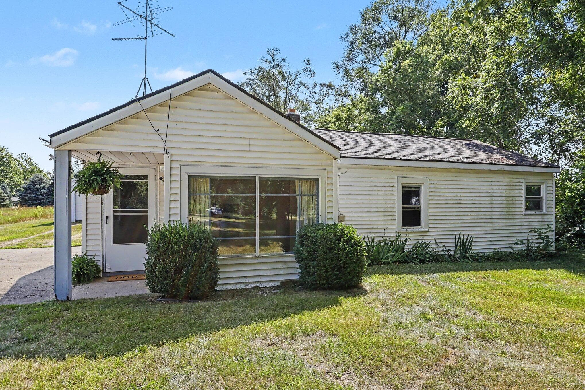 15 4th Plainwell MI 49080