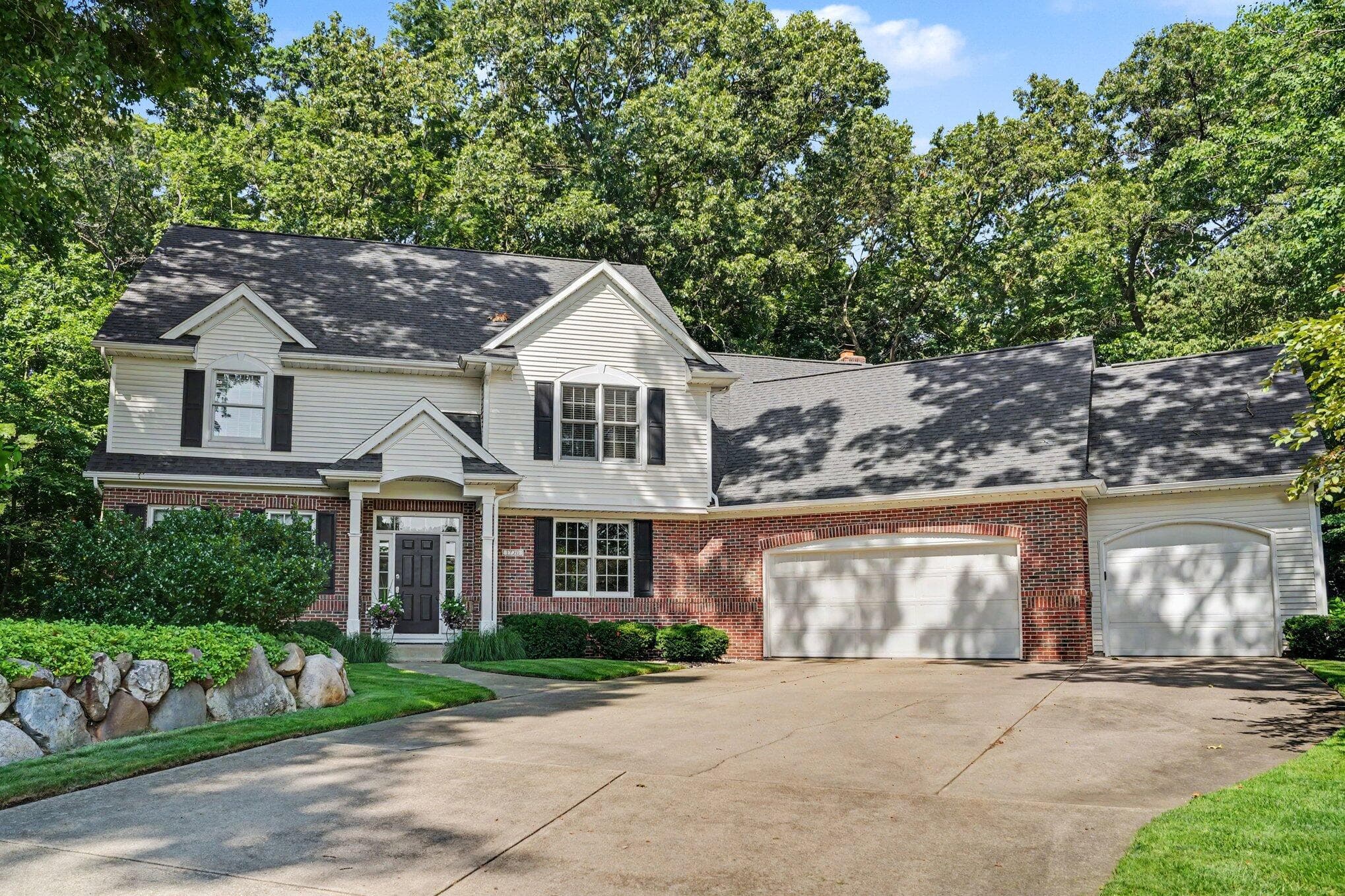 1720 Breezy Point Kalamazoo MI 49009