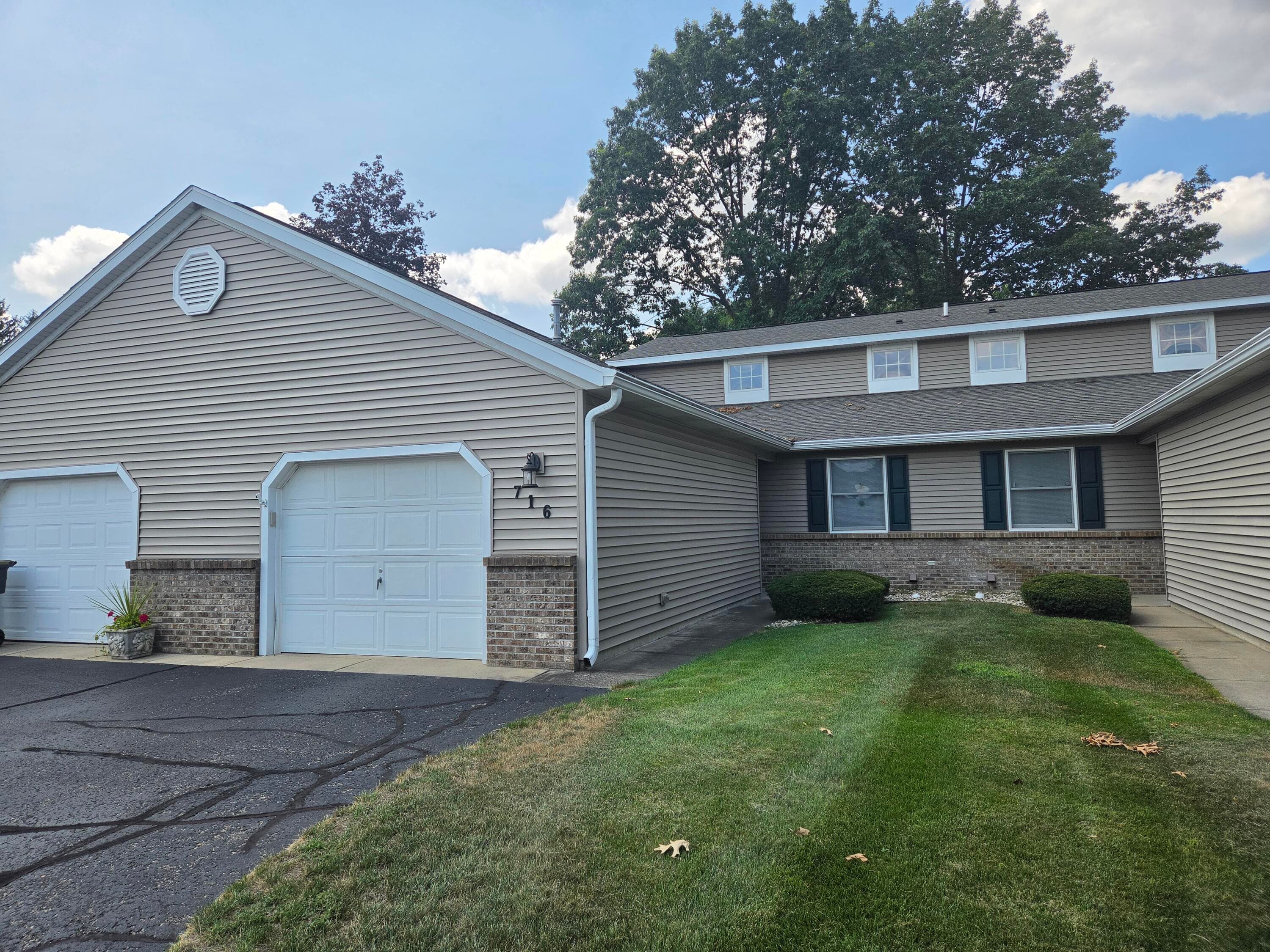 Primary property photo