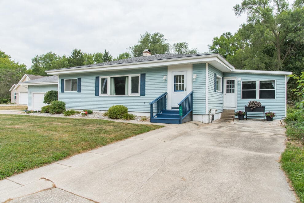 1916 Romence Portage MI 49024