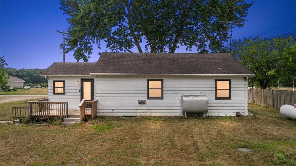 75 4th Plainwell MI 49080