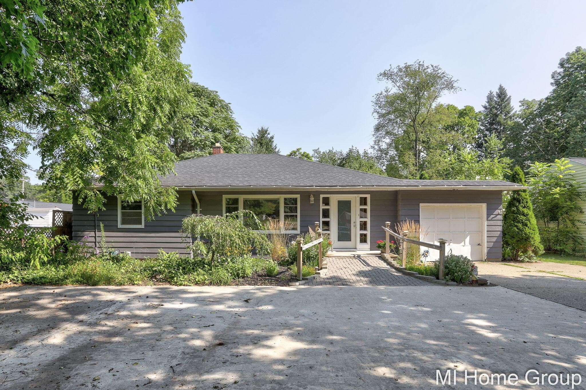 Primary property photo
