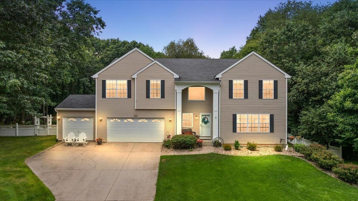 9354 Stratford Woods Kalamazoo MI 49009