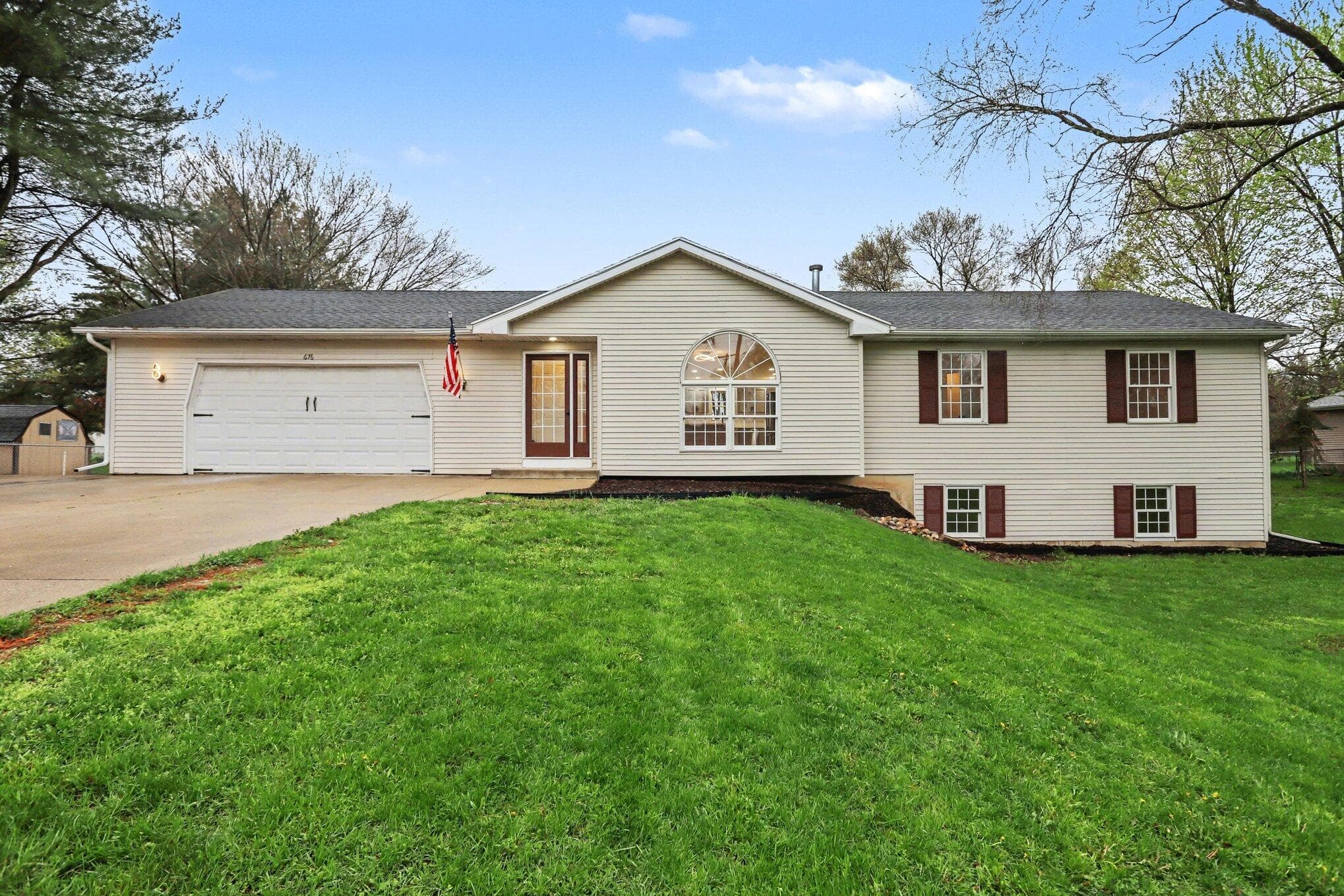 676 10th Plainwell MI 49080