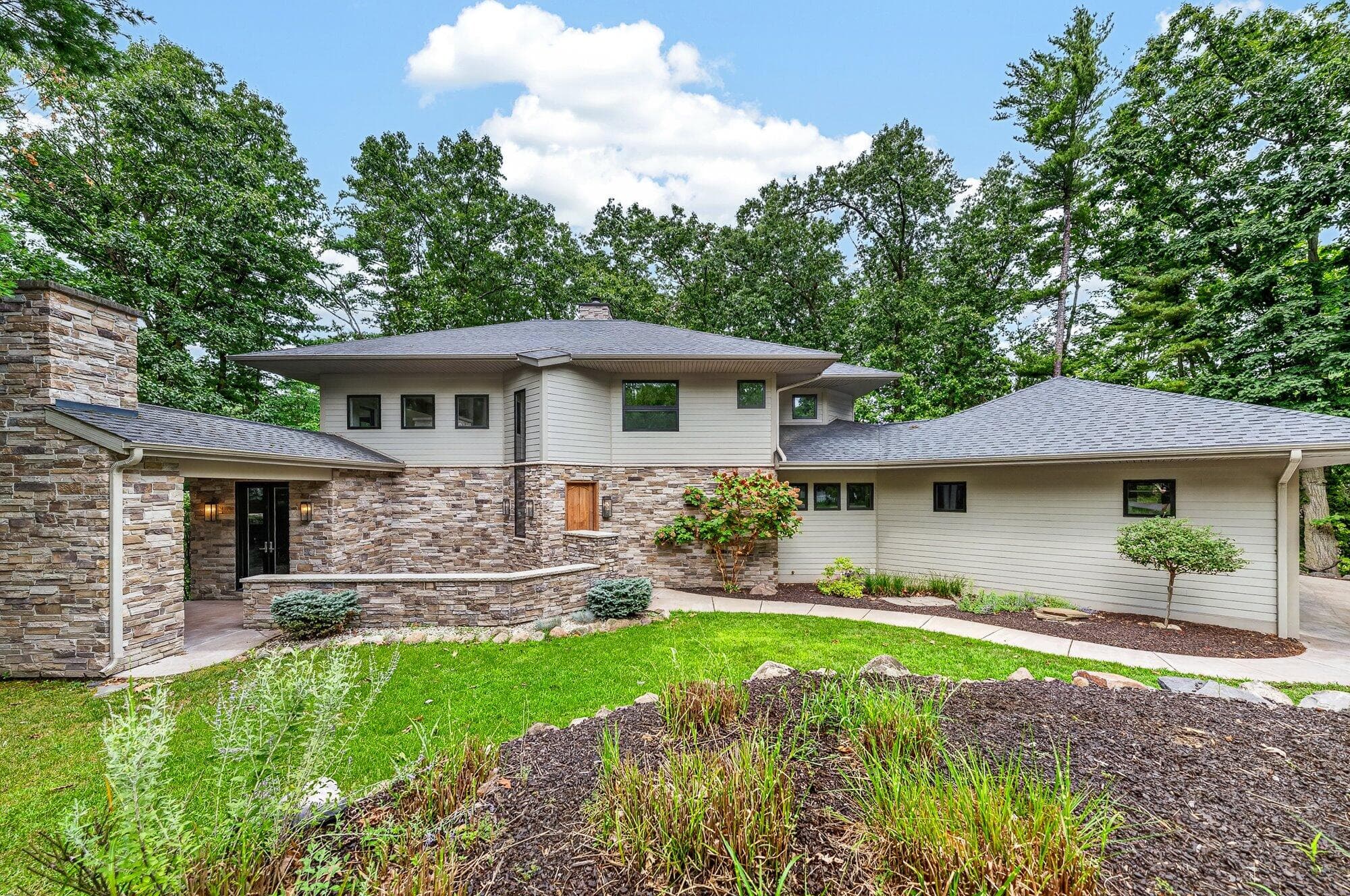 2246 Shelter Pointe Kalamazoo MI 49008