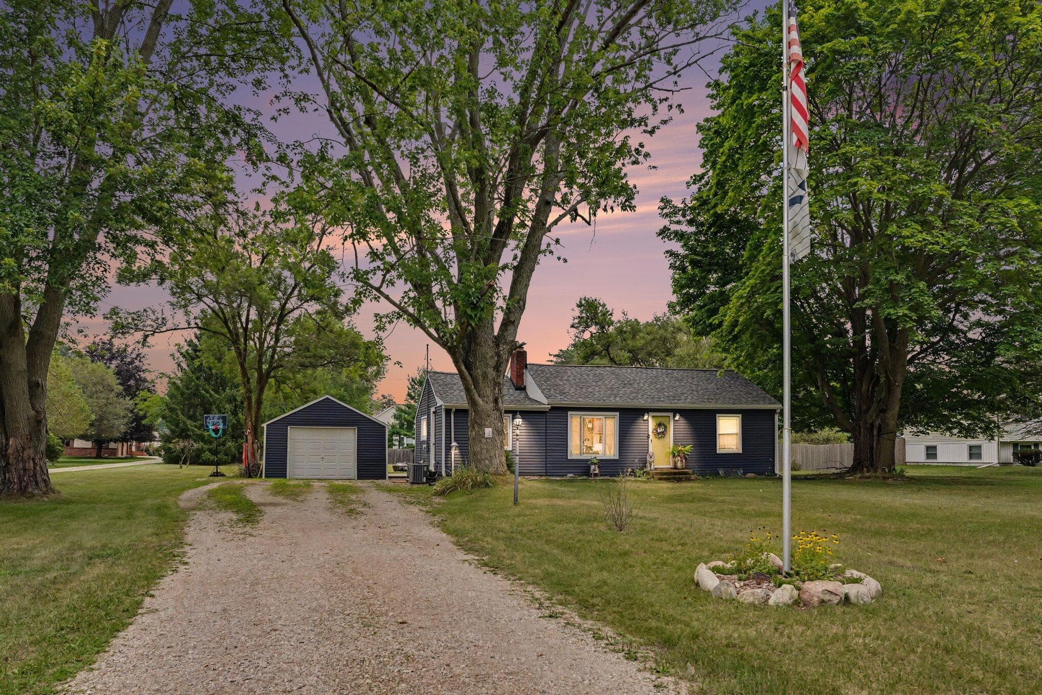 929 Bacon Portage MI 49002