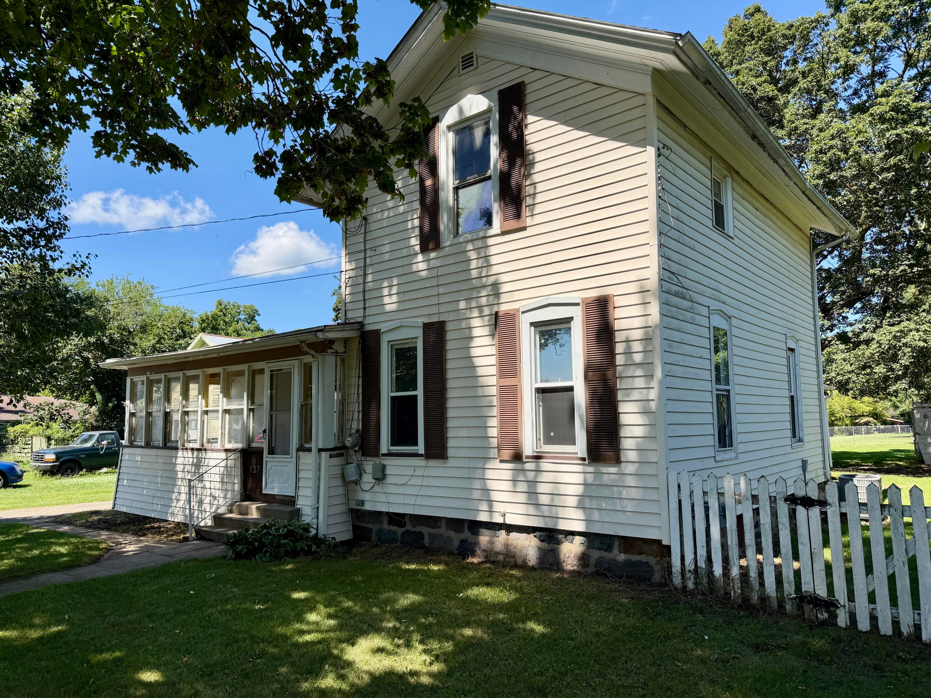 Primary property photo