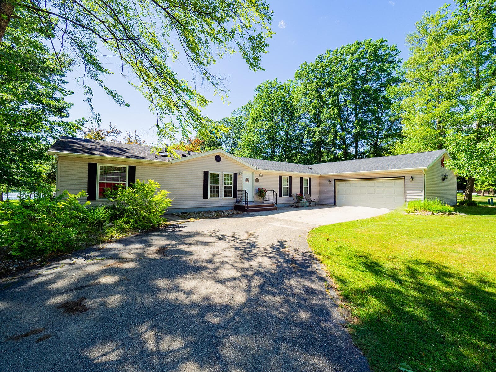 84 Thelen Gobles MI 49055