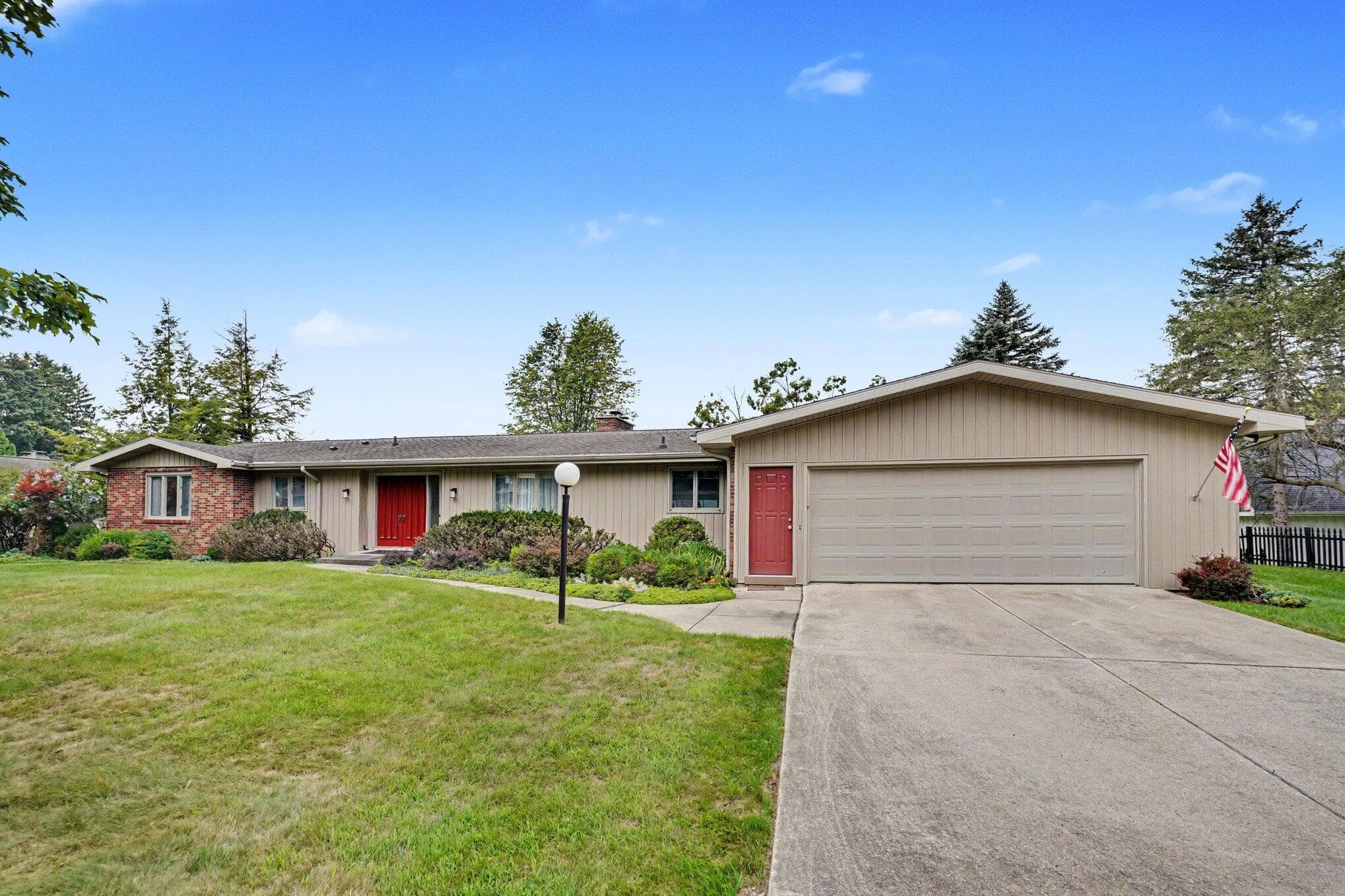 4216 Lake Forest Drive, Kalamazoo, MI 49008