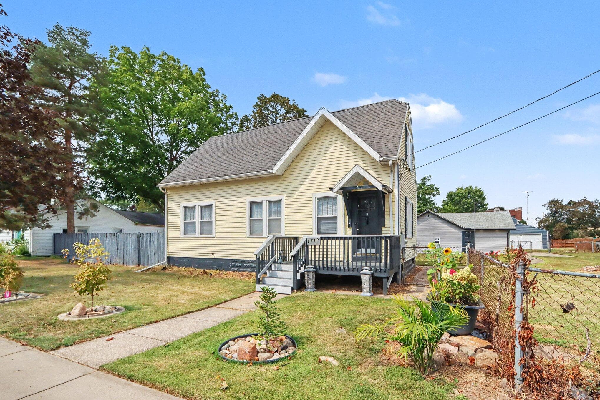 1719 Palmer Kalamazoo MI 49001