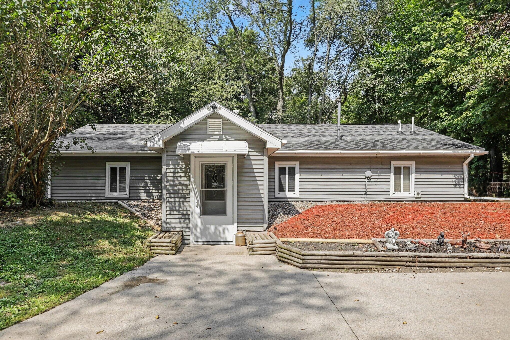 15700 Lepper Hickory Corners MI 49060