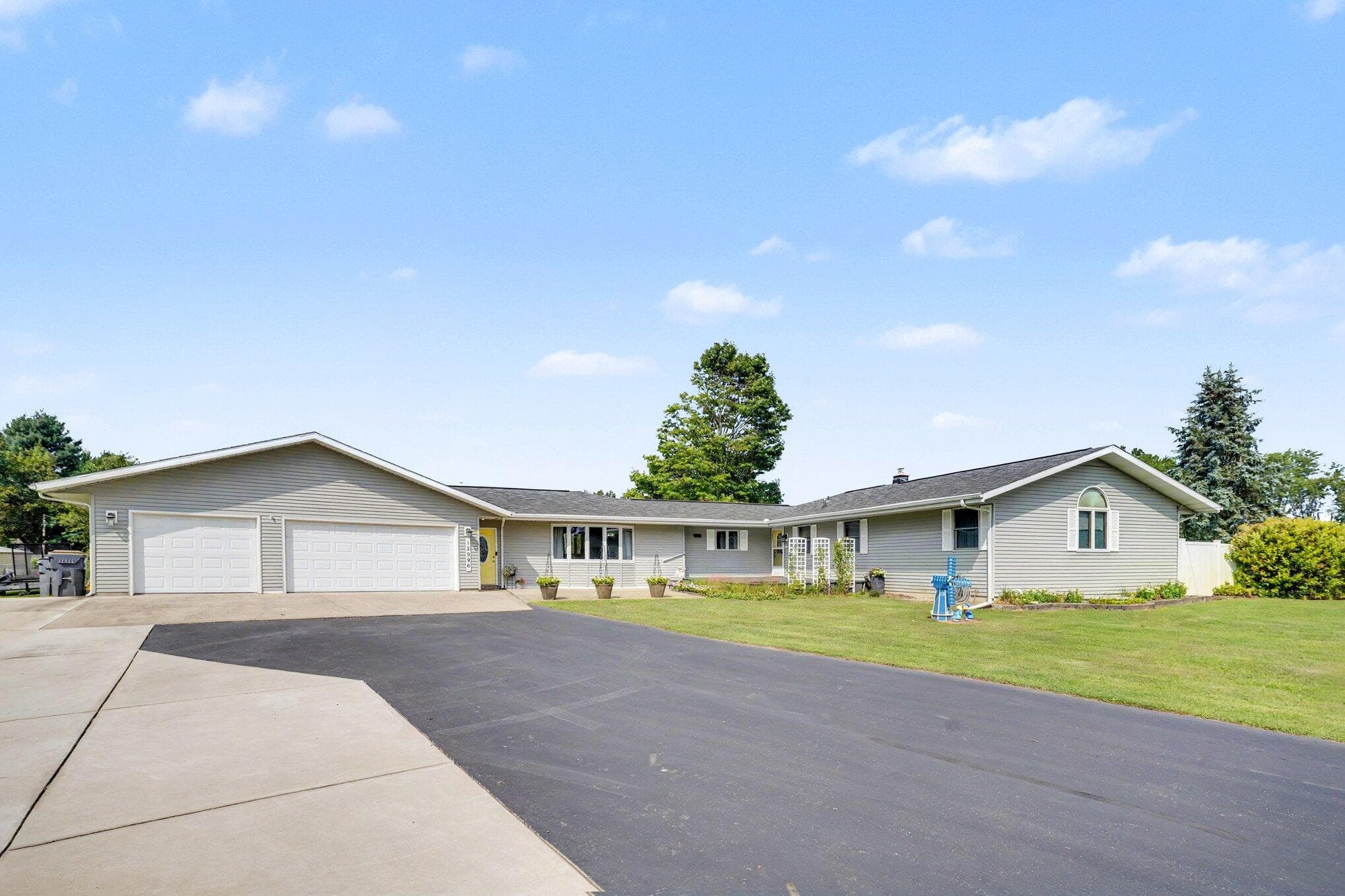 12996 Bayview Vicksburg MI 49097