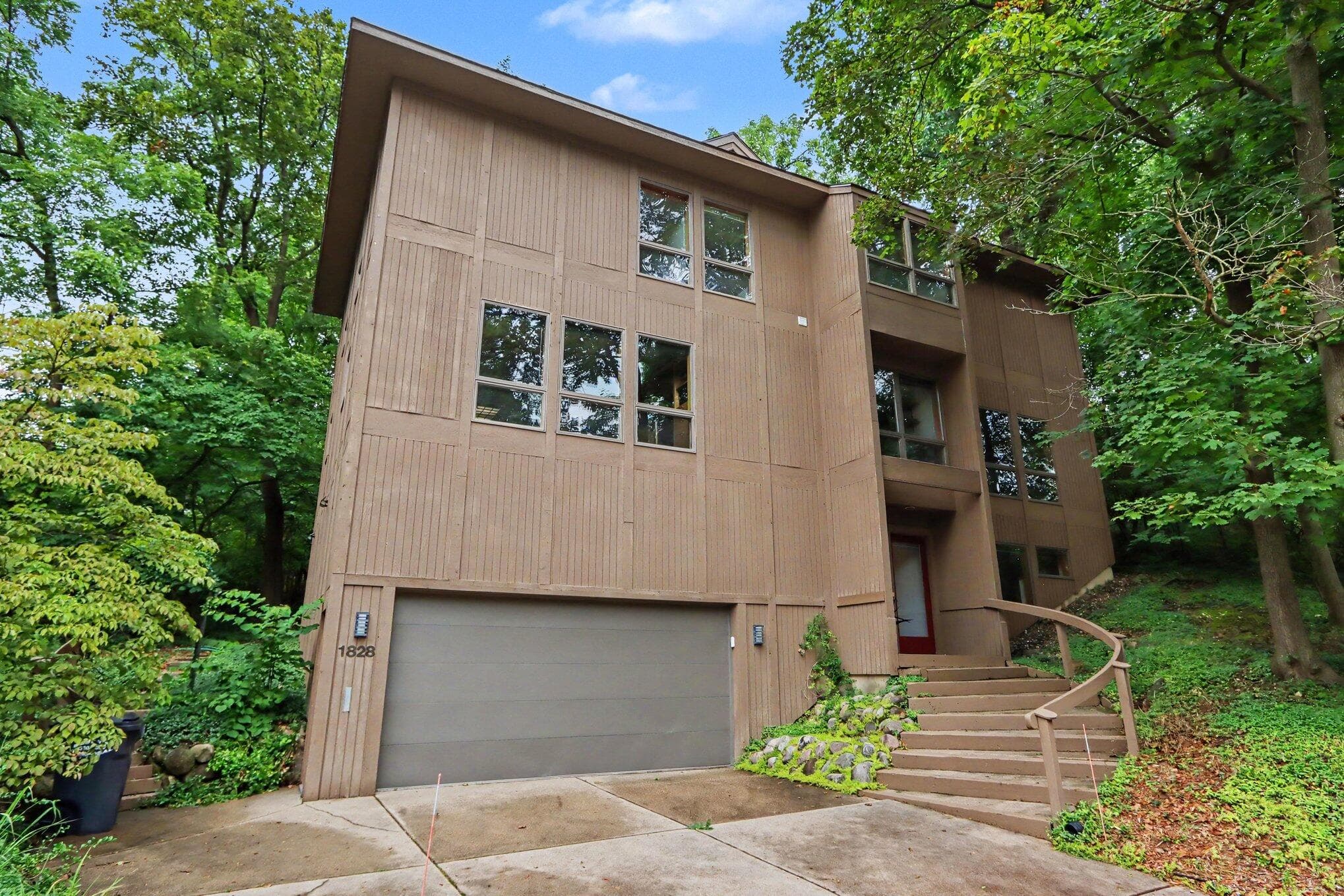 1828 Greenlawn Kalamazoo MI 49006