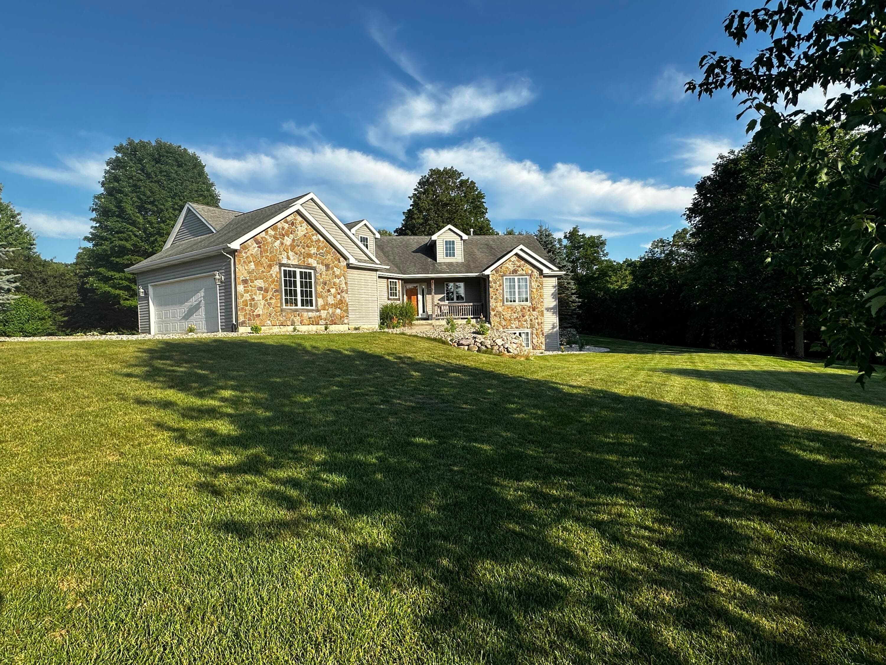 5752 Windsong Delton MI 49046