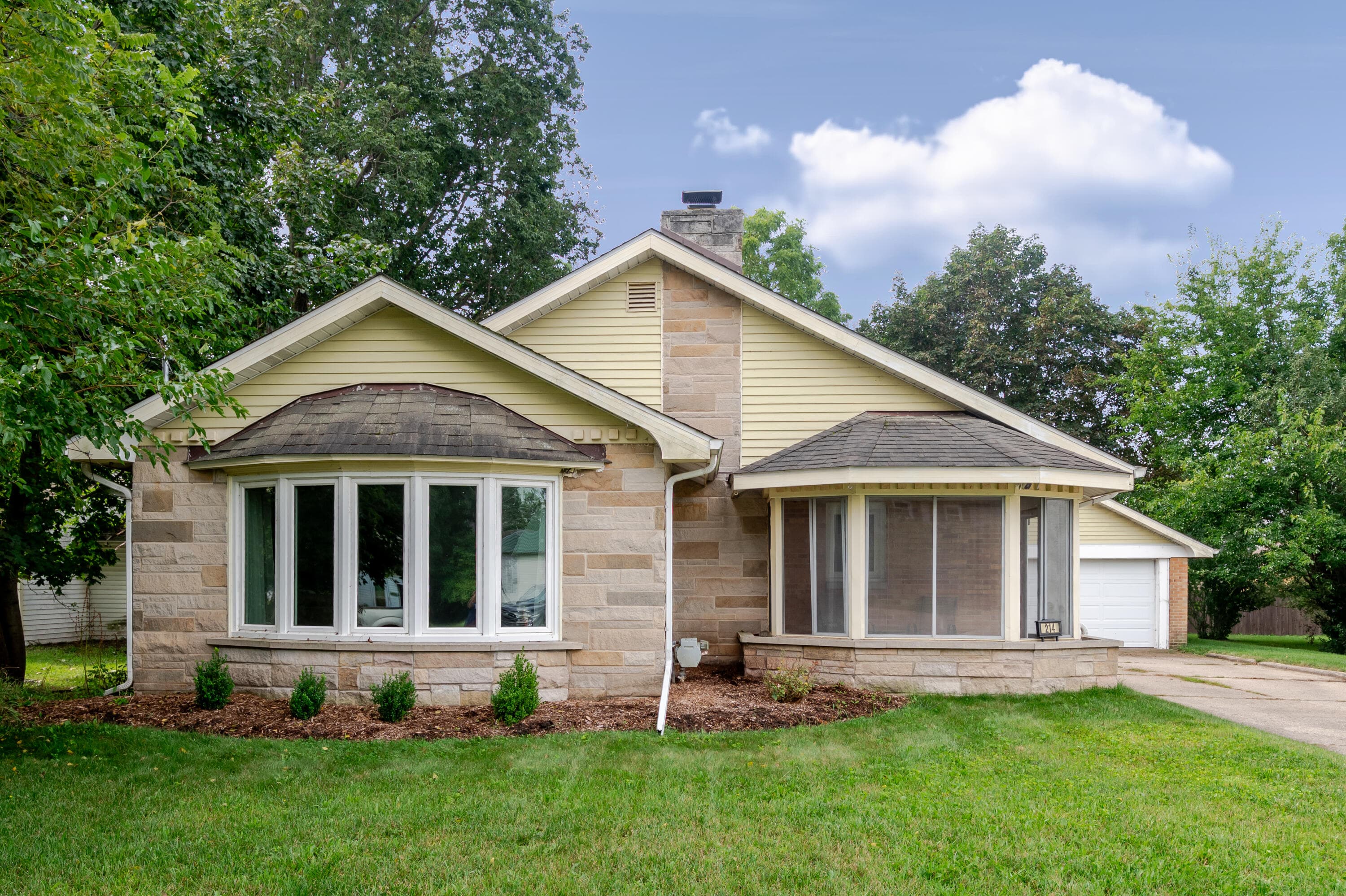 214 Cedar Paw Paw MI 49079