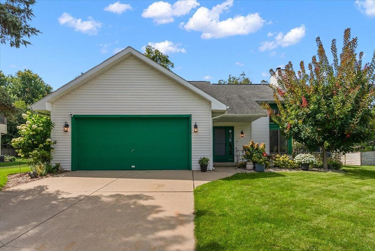 Primary property photo