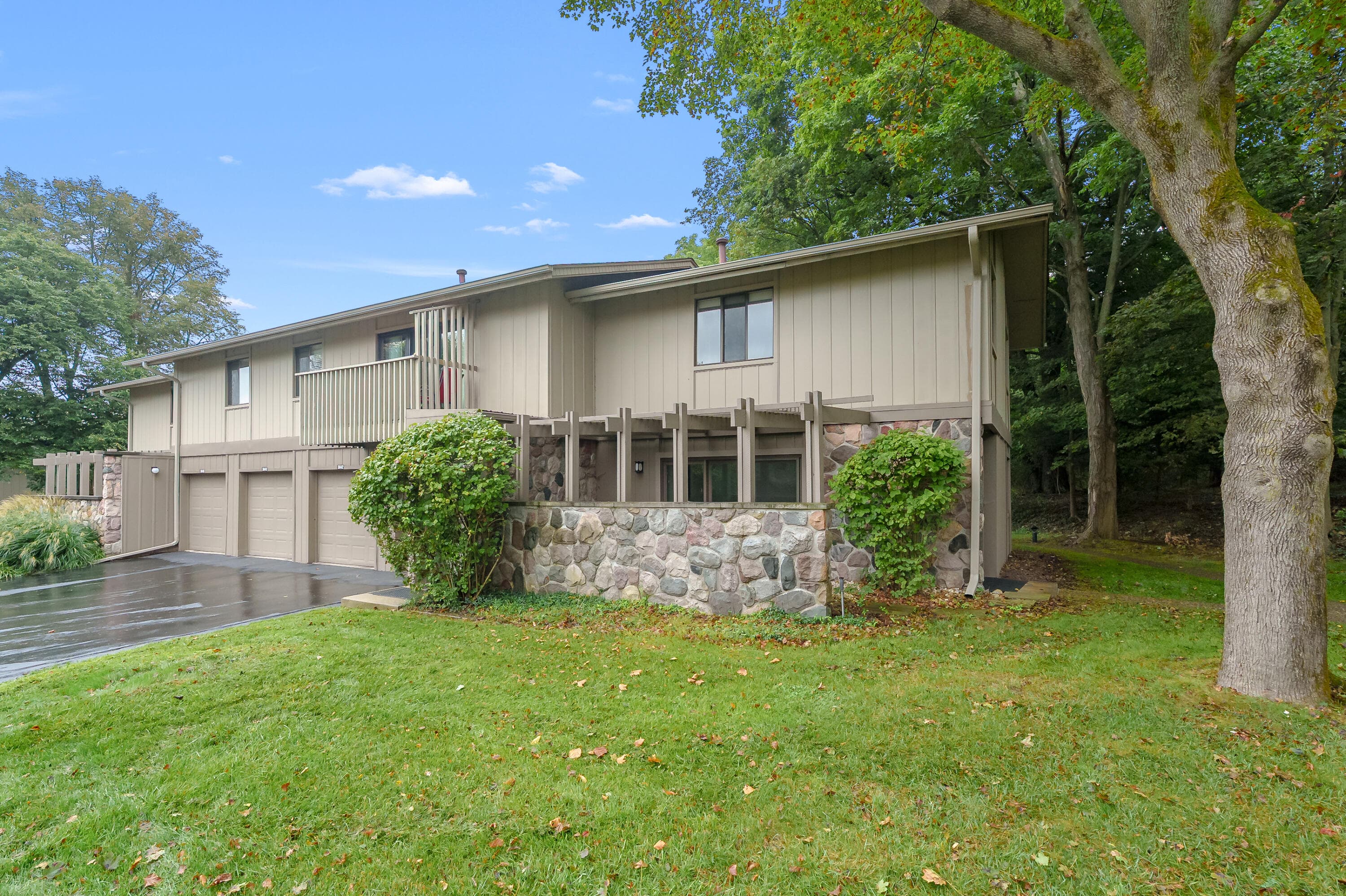 3844 Greenleaf Circle, Kalamazoo, MI 49008