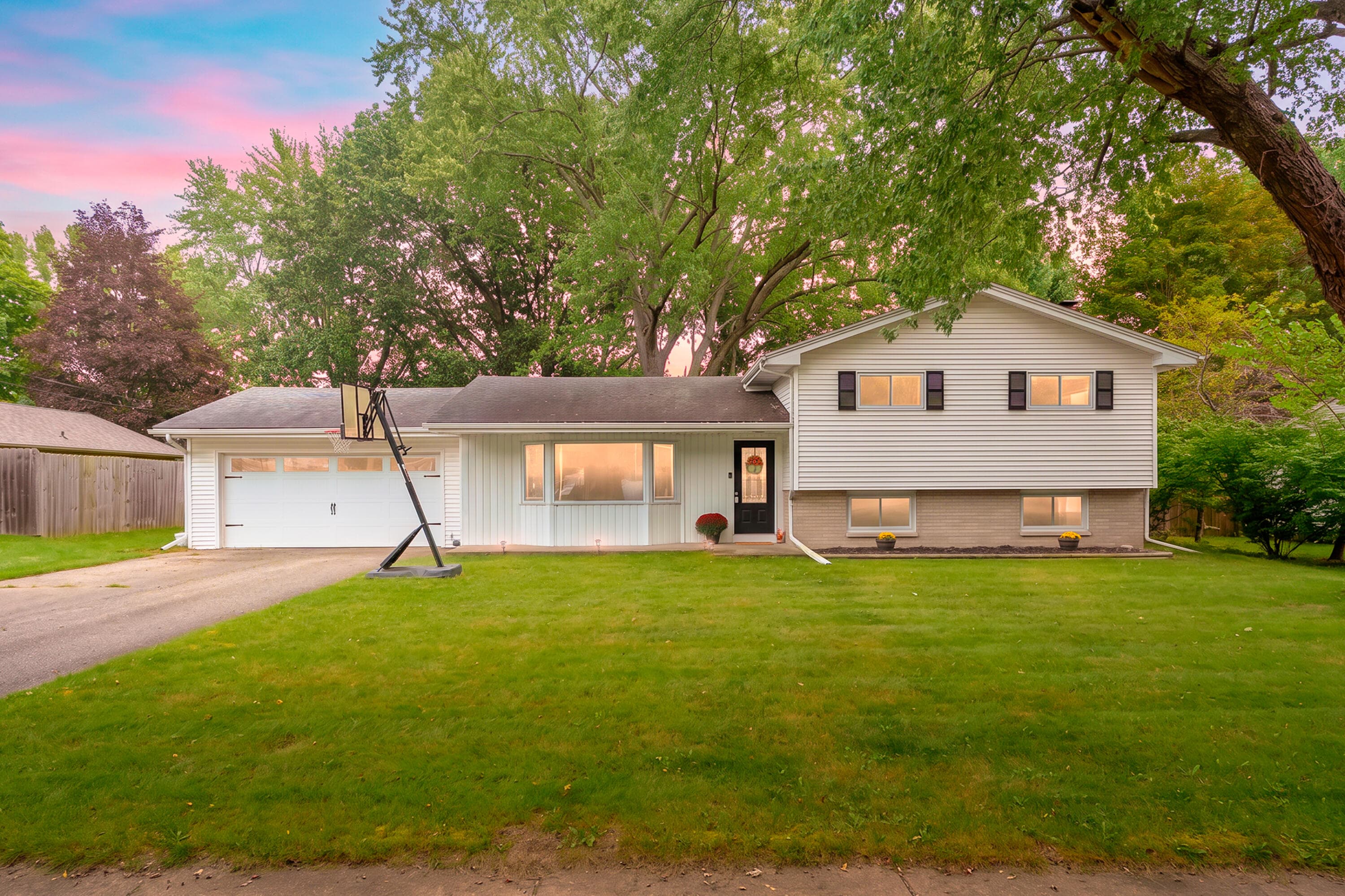Primary property photo