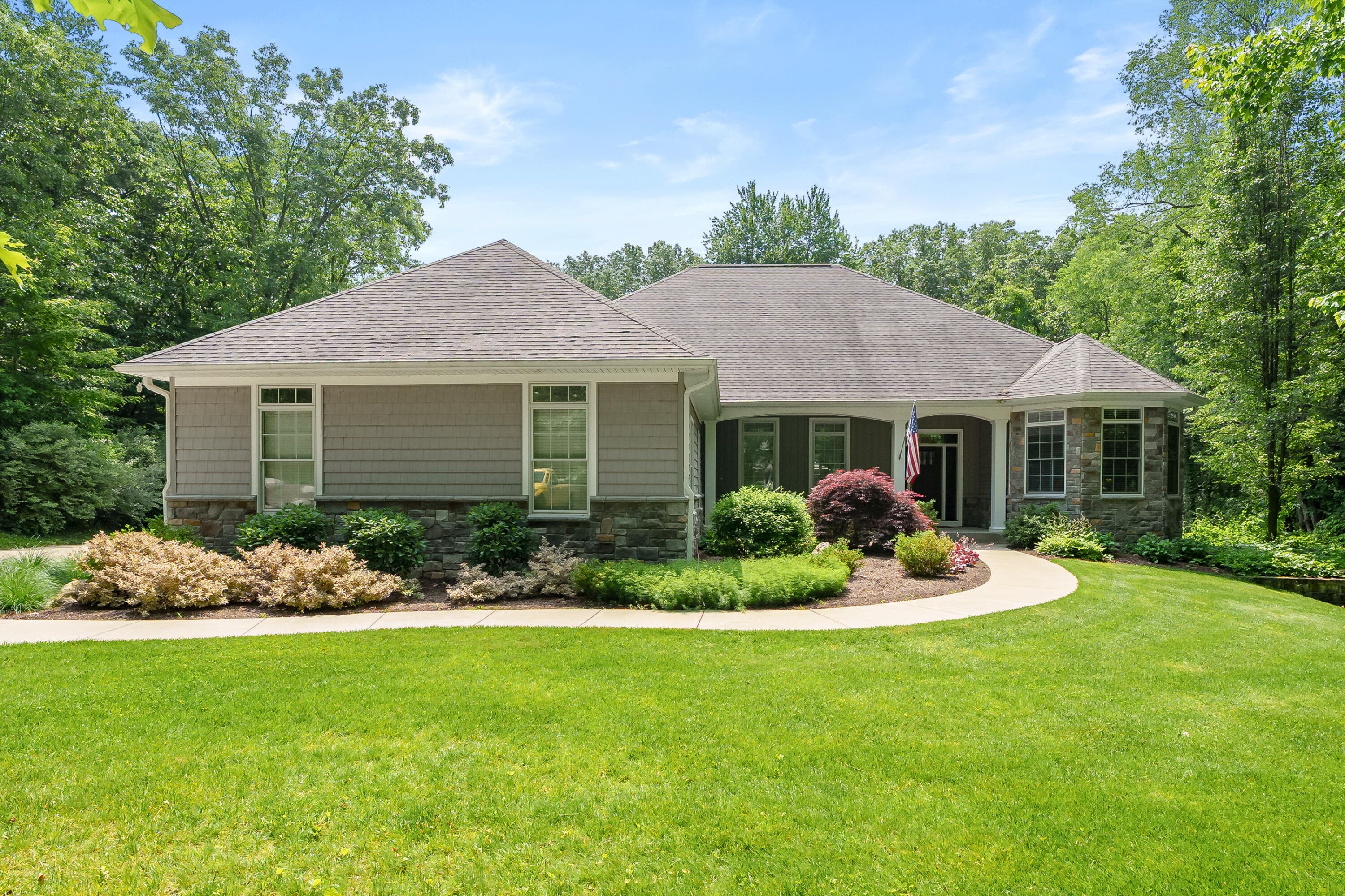 9157 Highland View Drive, Kalamazoo, MI 49009