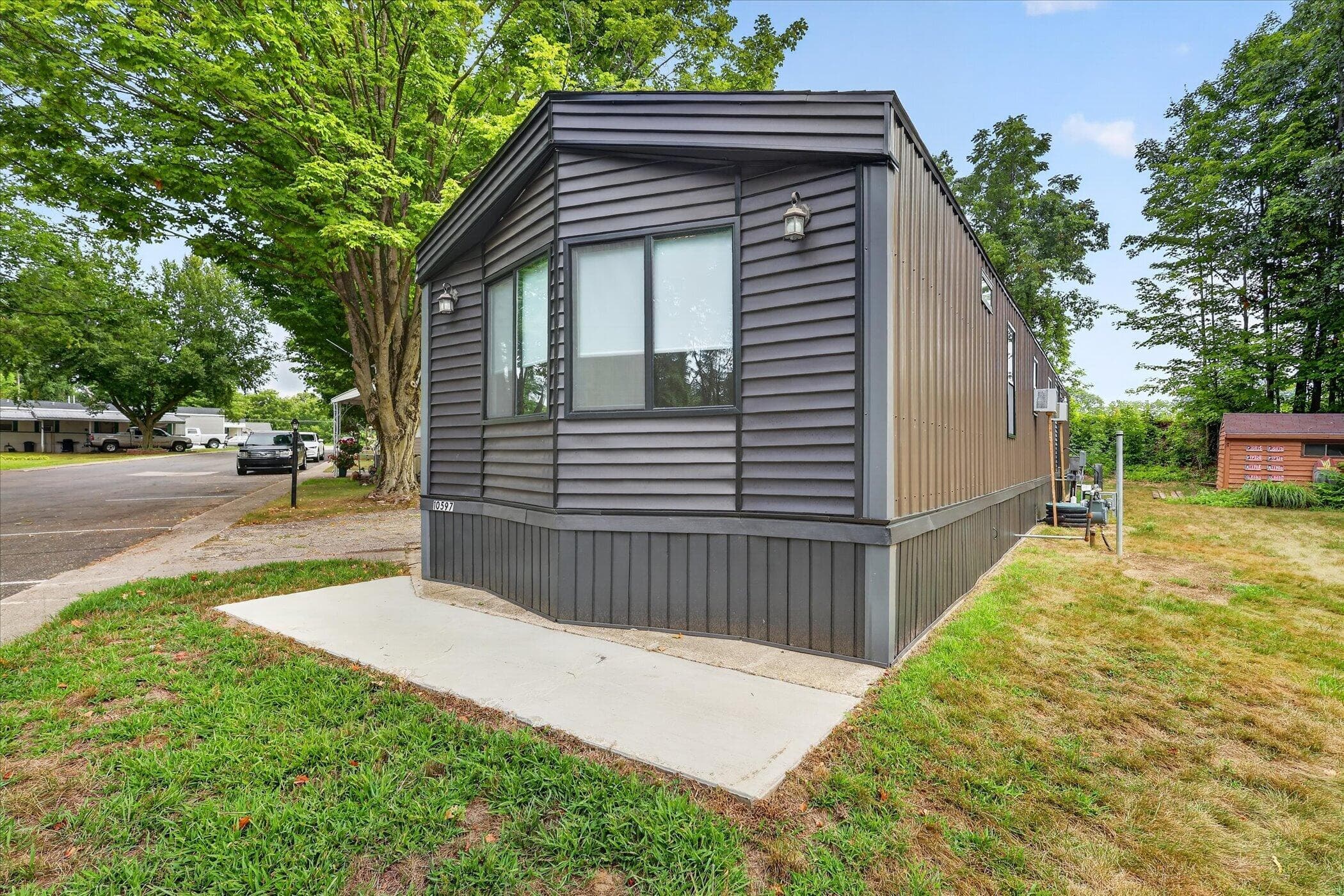 10597 Peachtree Street, Plainwell, MI 49080