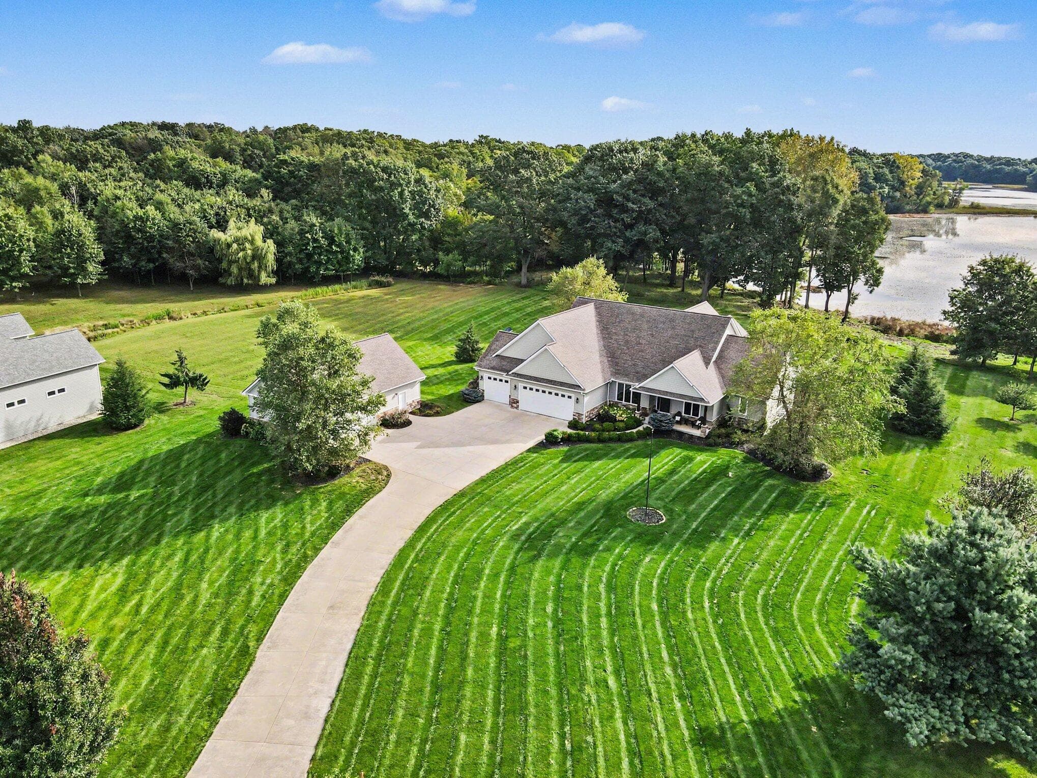 2421 Hickory Ridge, Galesburg, MI 49053