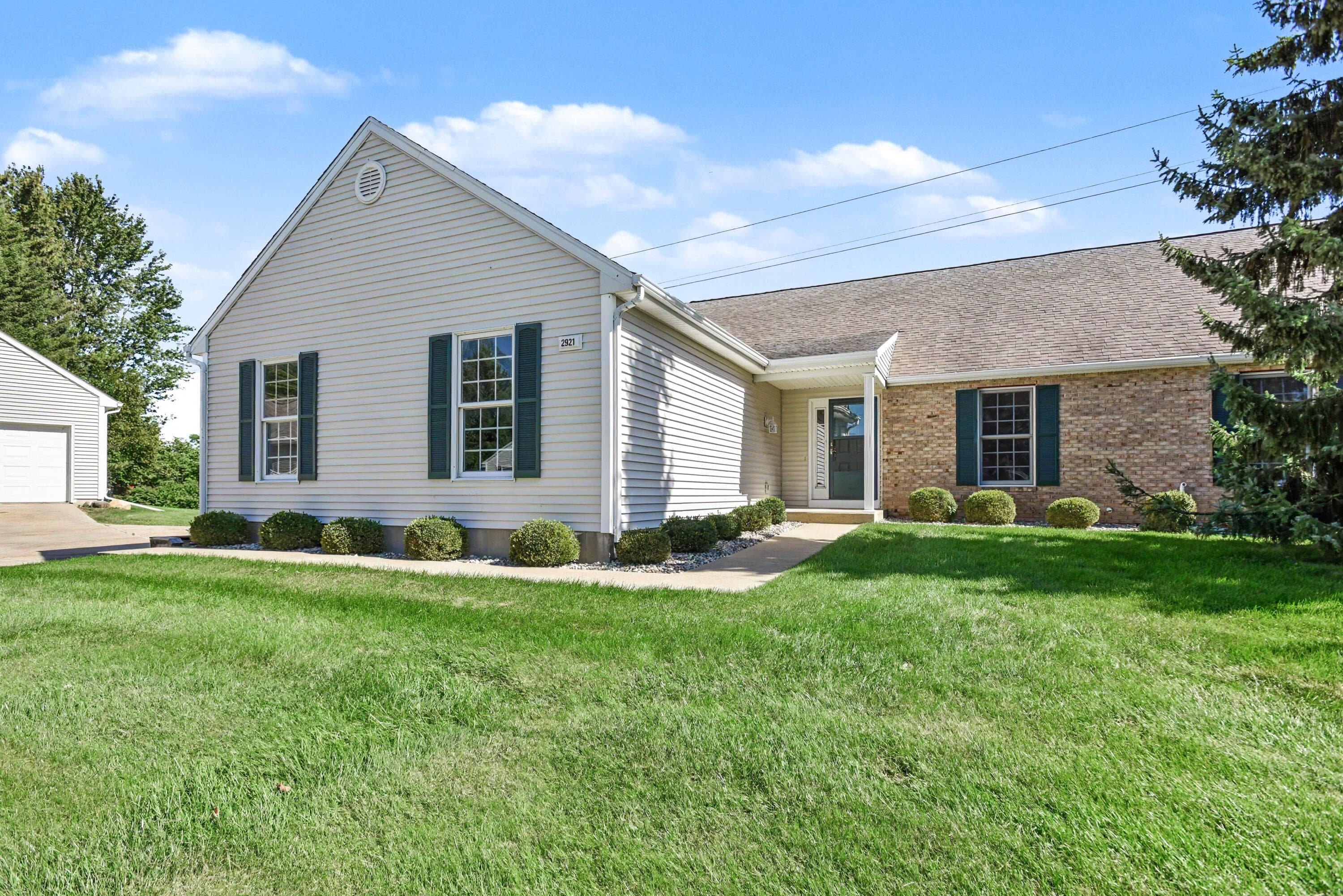 2921 Hunters Place, Kalamazoo, MI 49048
