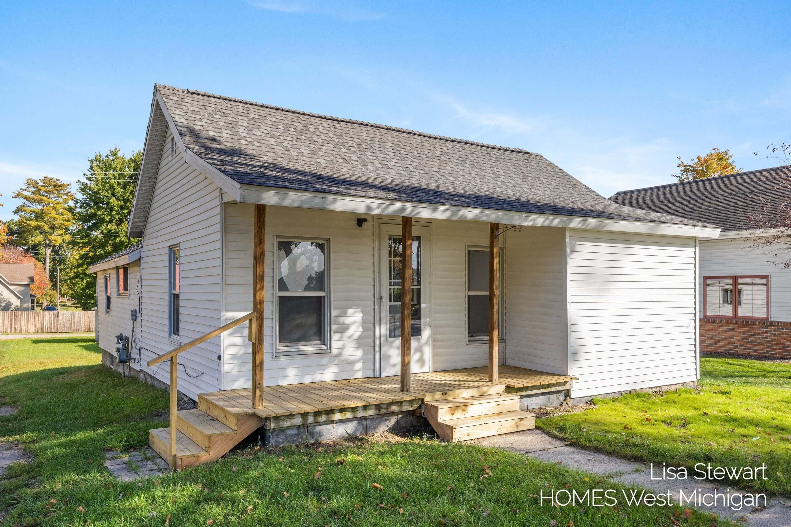 302 W Superior Street, Wayland, MI 49348