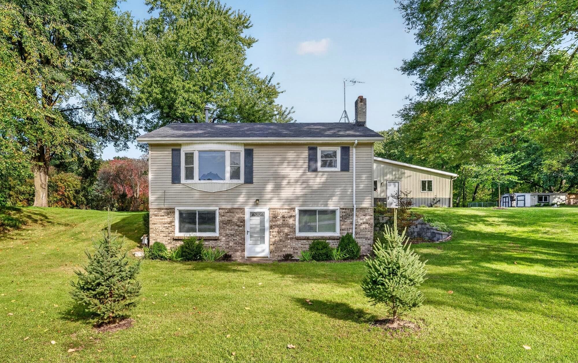 507 E M-89 Highway, Plainwell, MI 49080