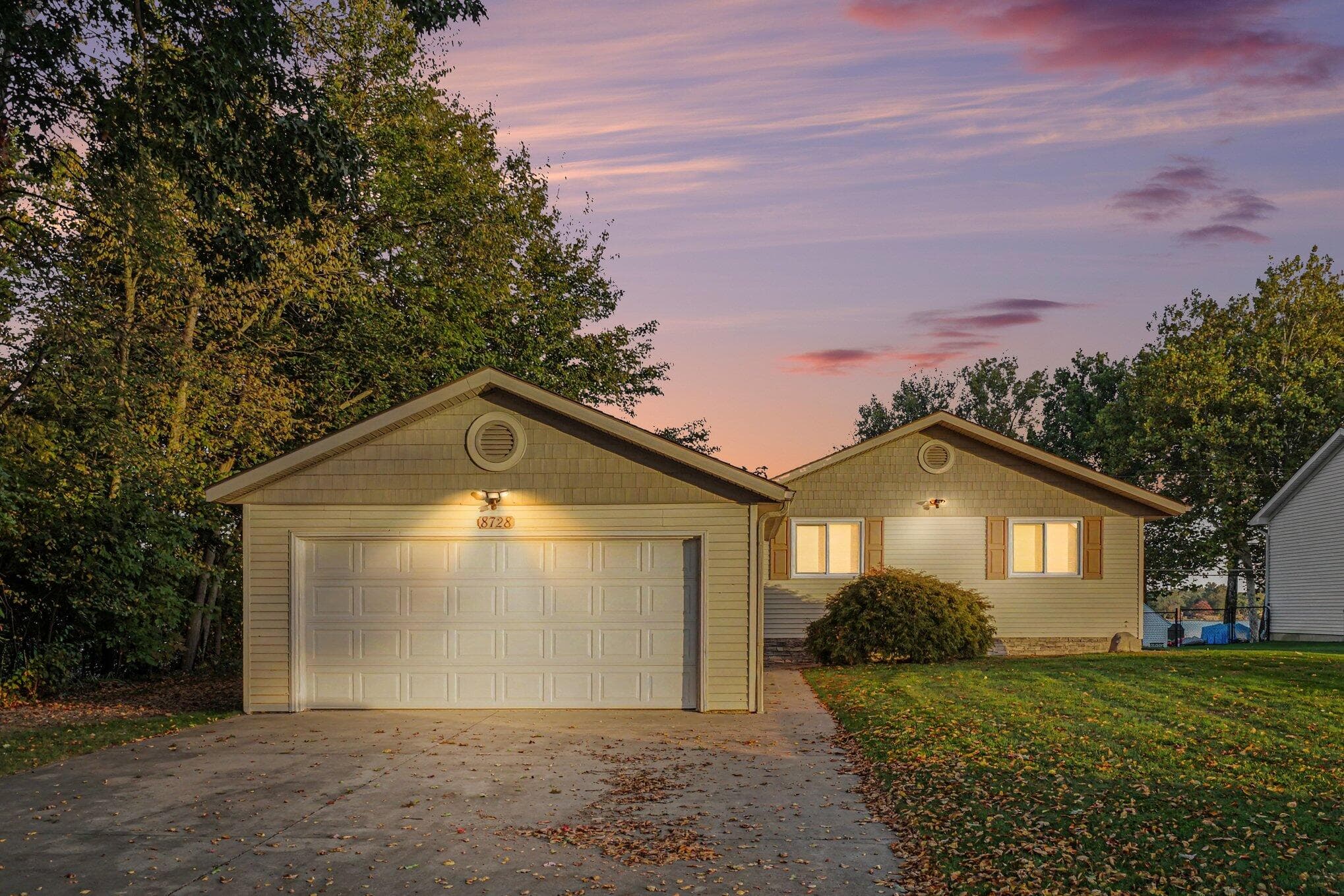 8728 E Long Lake Drive, Scotts, MI 49088