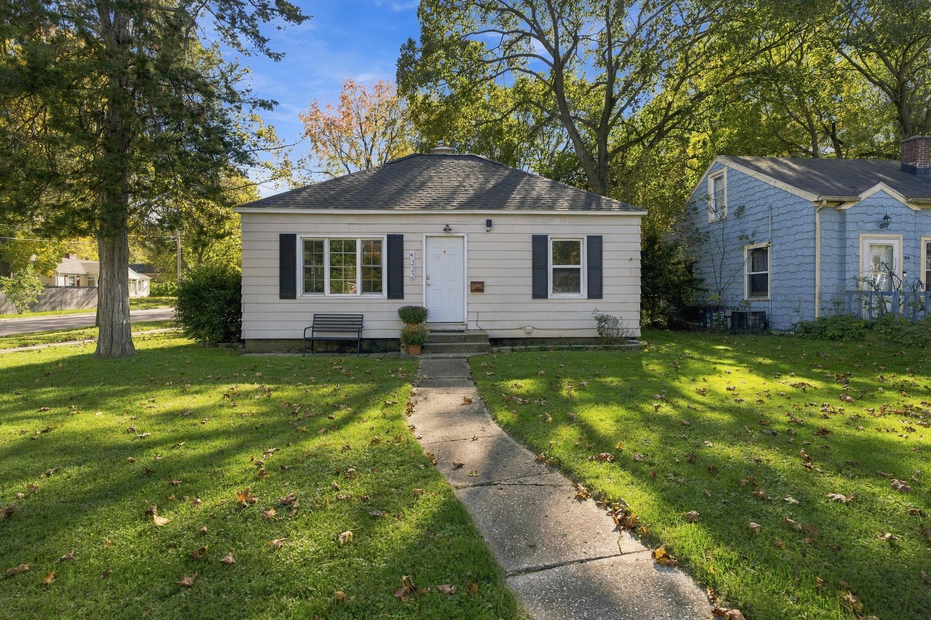 1322 Palmer Avenue, Kalamazoo, MI 49001