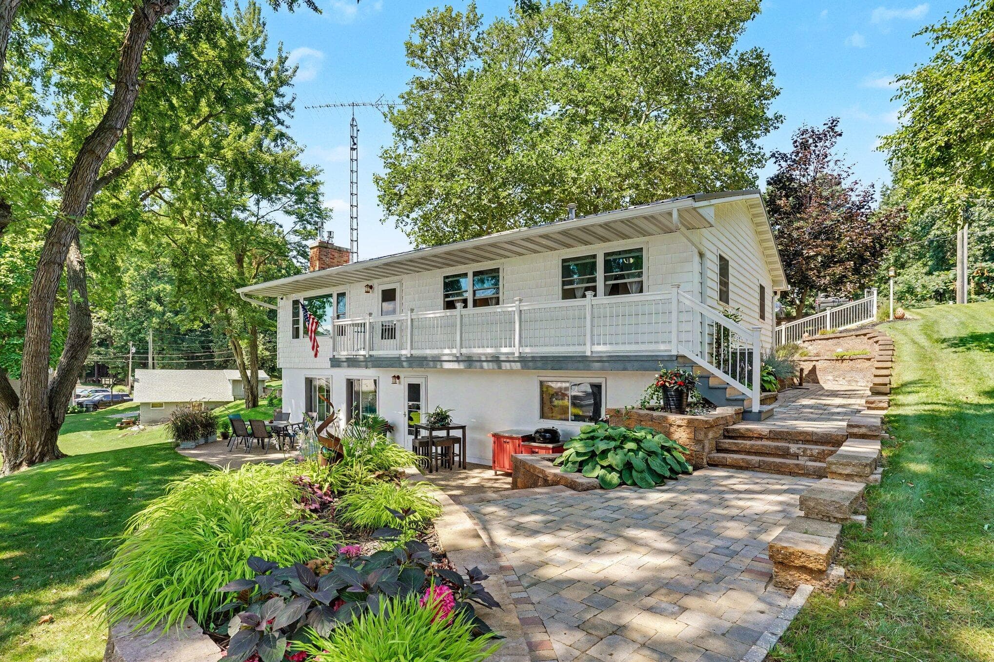 Primary property photo