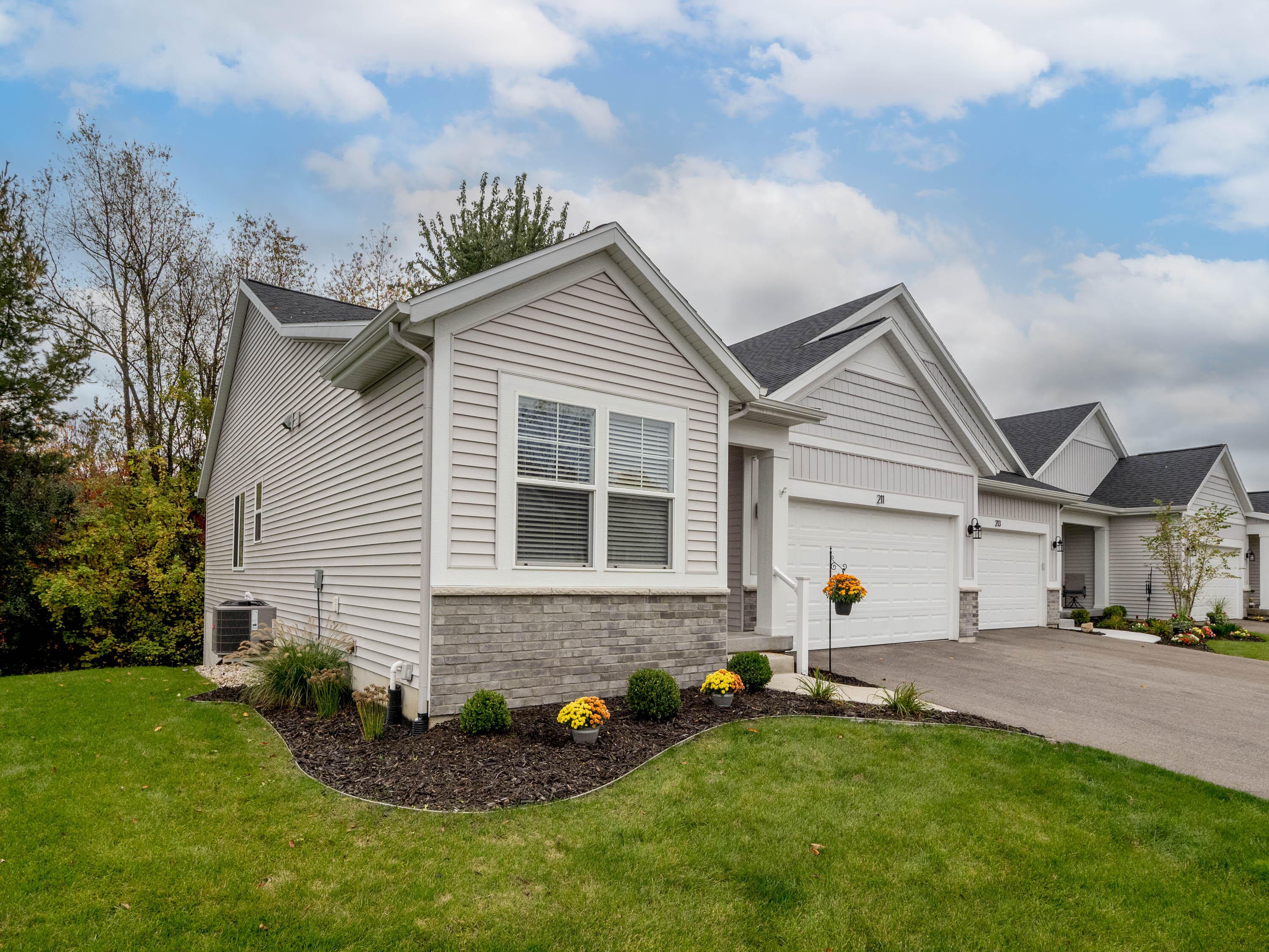 211 Hickory Valley Drive, Kalamazoo, MI 49009