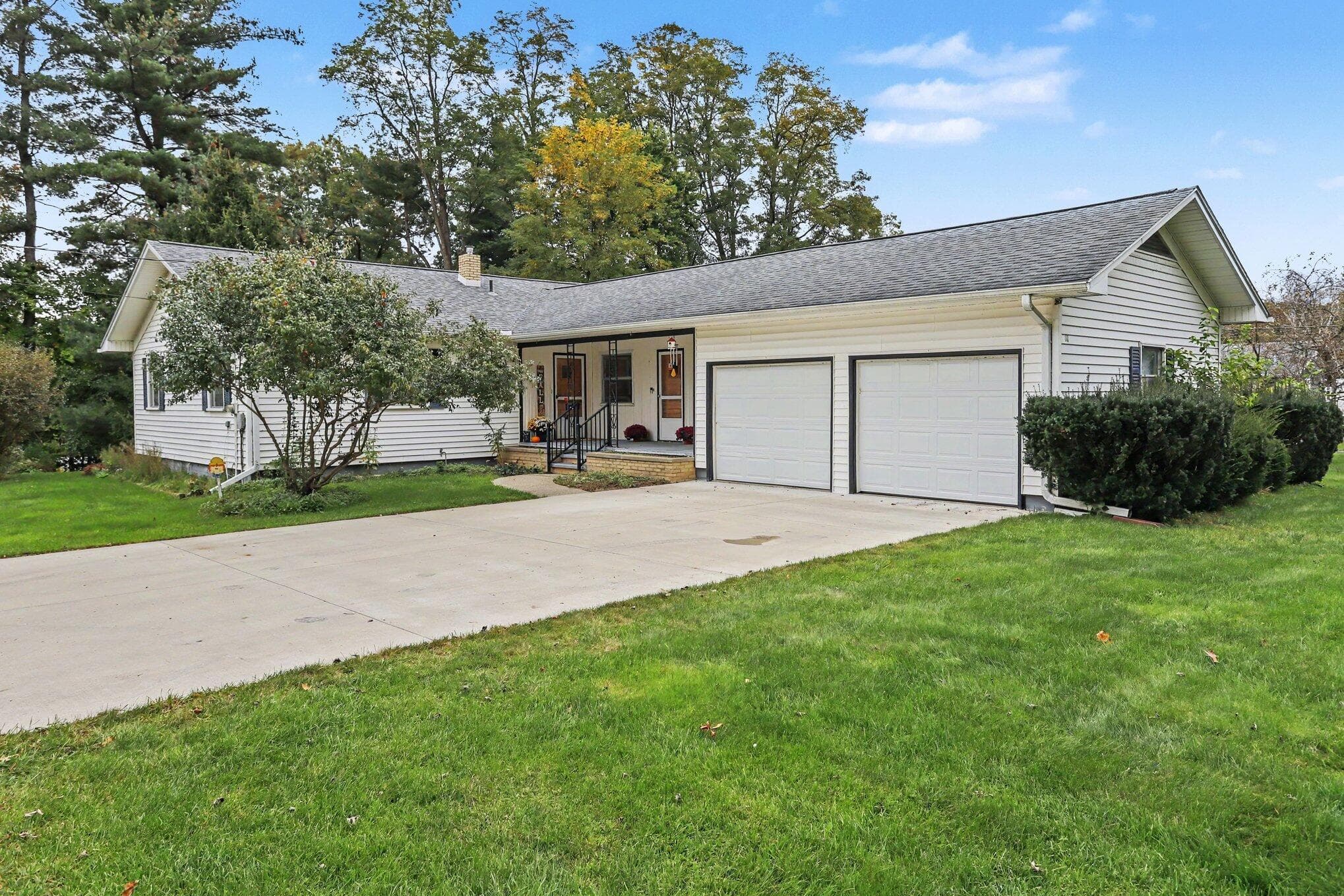 111 Lakeview Terrace, Paw Paw, MI 49079