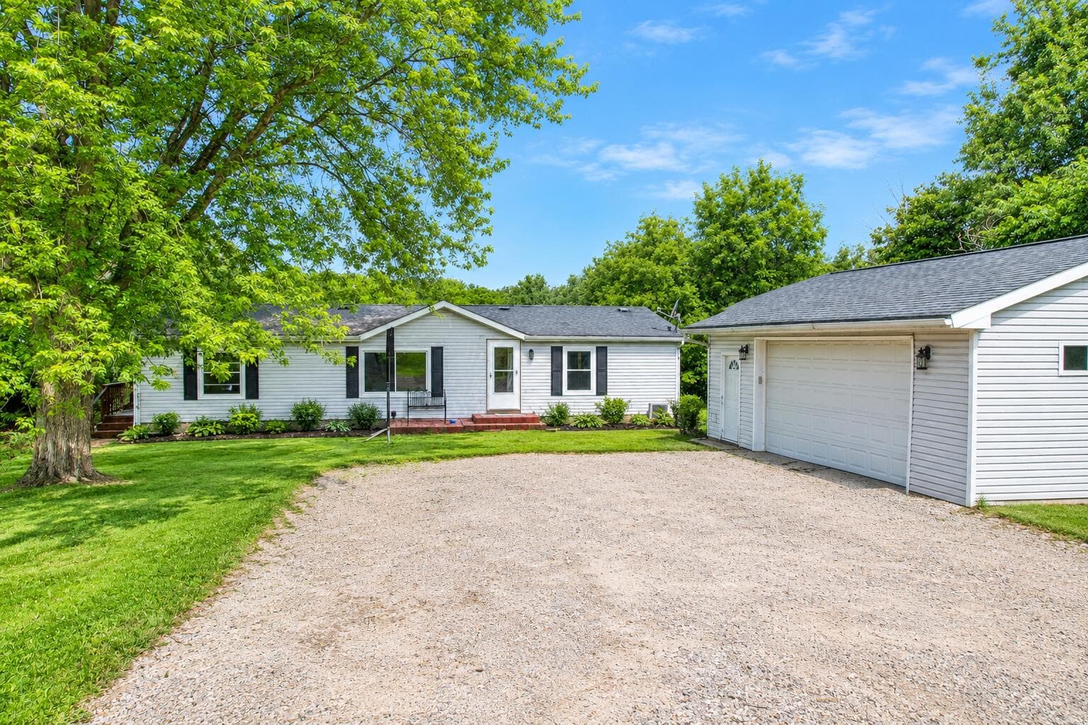 6100 Otis Lake Road, Delton, MI 49046