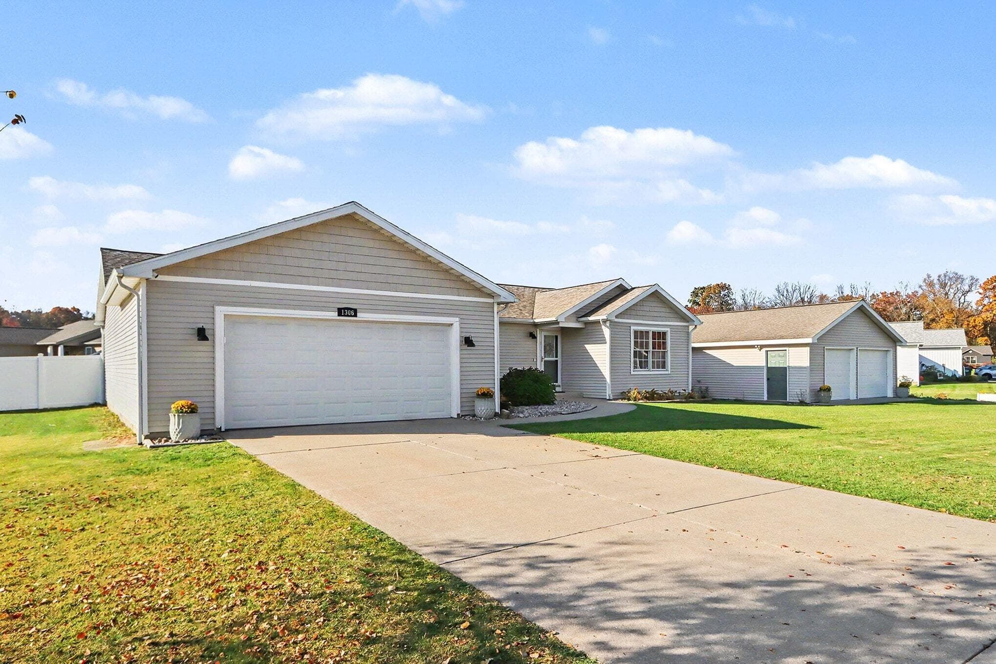 Primary property photo